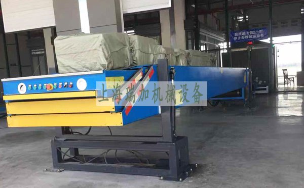 机场行李传送带 航空快递货物输送线